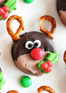 Rudolph Christmas Dipped Oreo Cookies