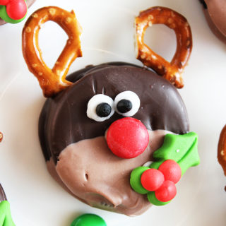 Rudolph Christmas Dipped Oreo Cookies
